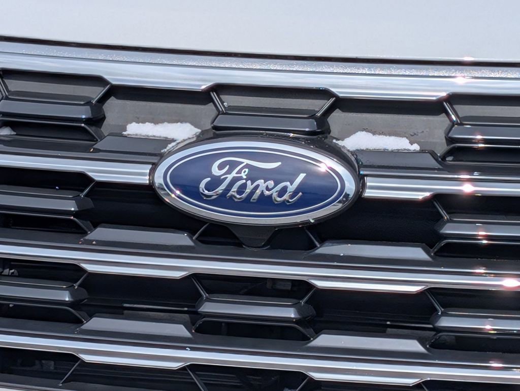 New 2025 Ford Explorer Active w/ Active Comfort Package AWD/4WD image 13
