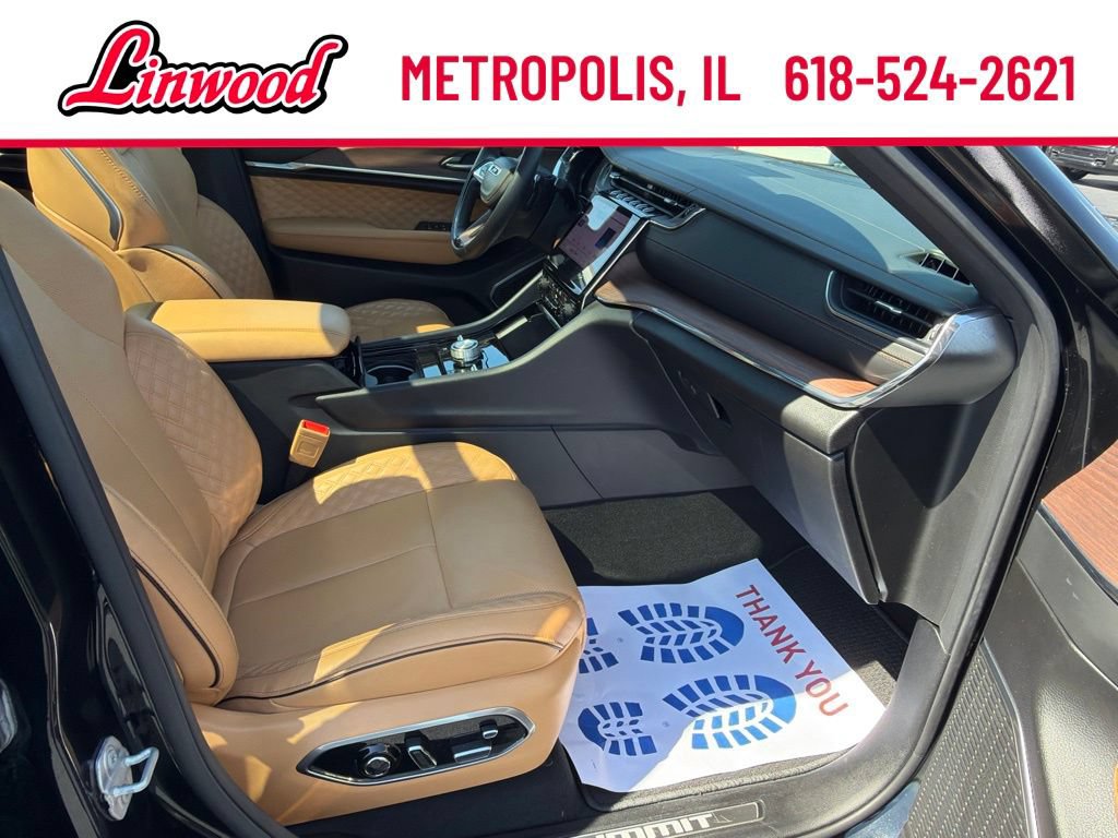 Used 2025 Jeep Grand Cherokee Summit AWD/4WD image 9