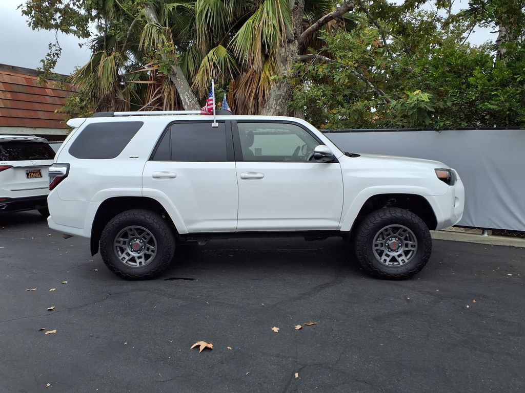 Used 2022 Toyota 4Runner SR5 Premium w/ Moonroof Package AWD/4WD image 3