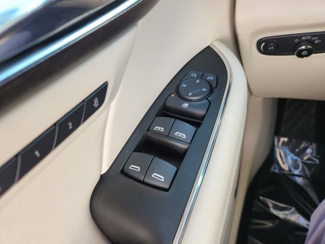 Used 2022 Buick Envision Avenir w/ Technology Package II image 40