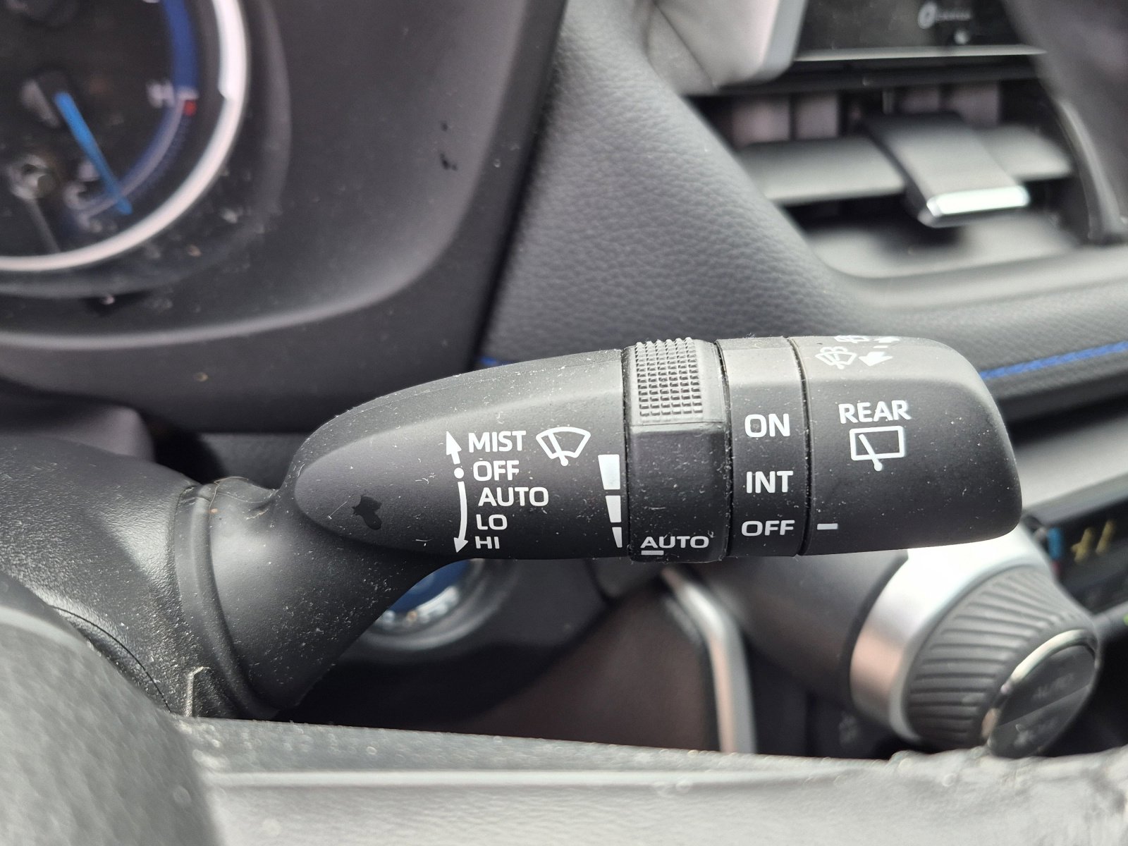 Used 2022 Toyota RAV4 XSE AWD/4WD image 34