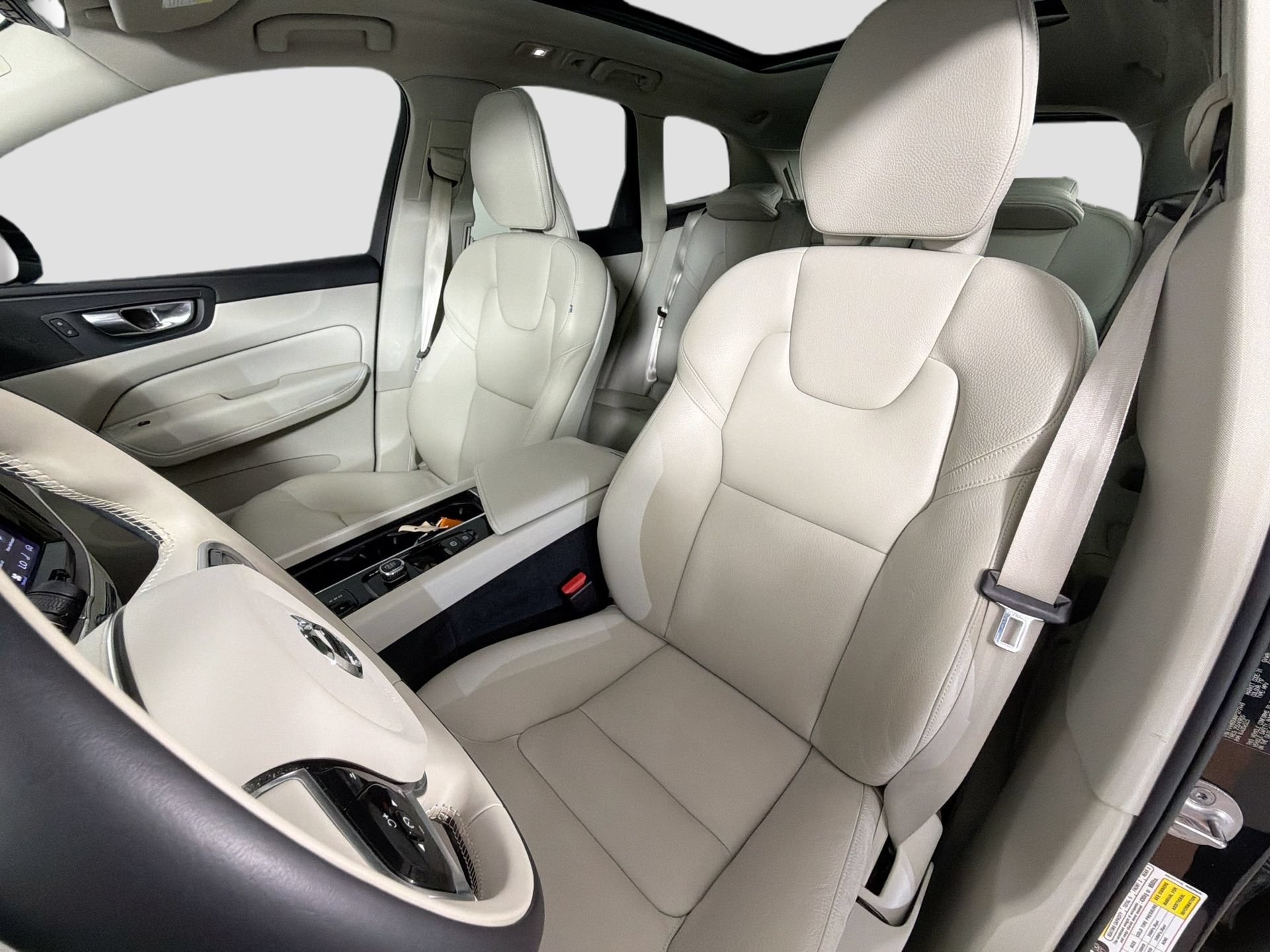 Certified 2023 Volvo XC60 T8 Plus w/ Protection Package Premier AWD/4WD image 20