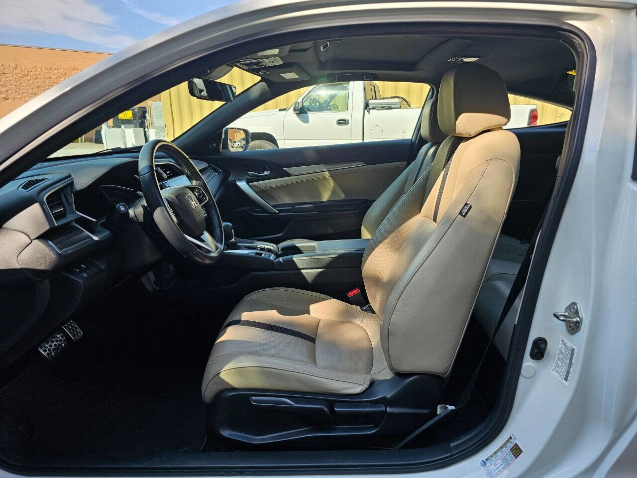 Used 2019 Honda Civic Touring image 11