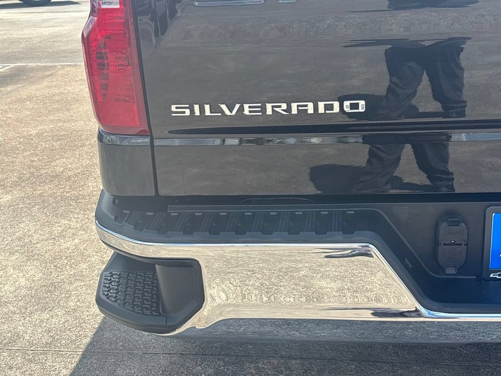 Used 2023 Chevrolet Silverado 1500 LT AWD/4WD image 14