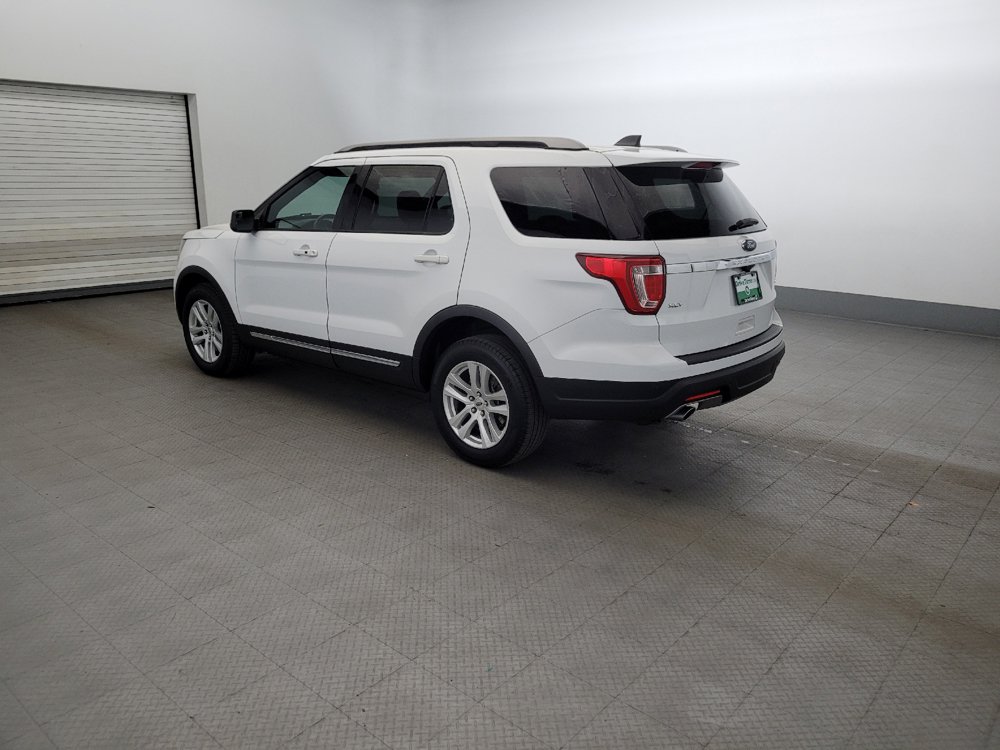Used 2018 Ford Explorer XLT AWD/4WD image 3