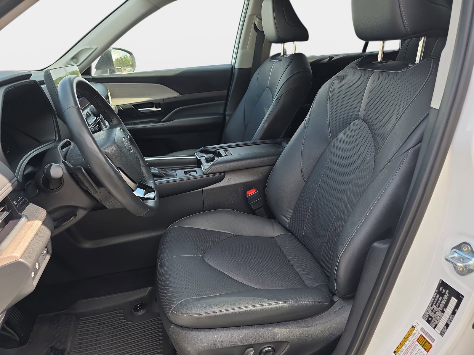 Used 2024 Toyota Grand Highlander AWD image 16