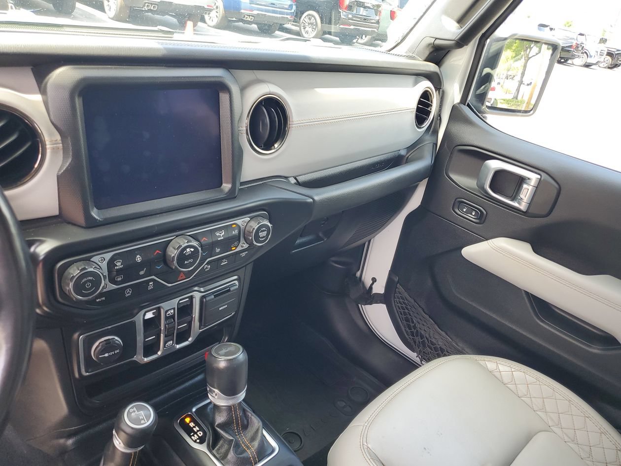 Used 2022 Jeep Wrangler Unlimited Sahara AWD/4WD image 26