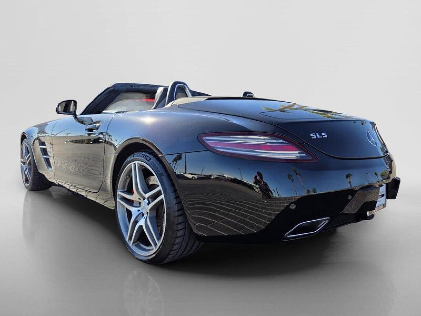 Used 2012 Mercedes-Benz SLS AMG Roadster image 3