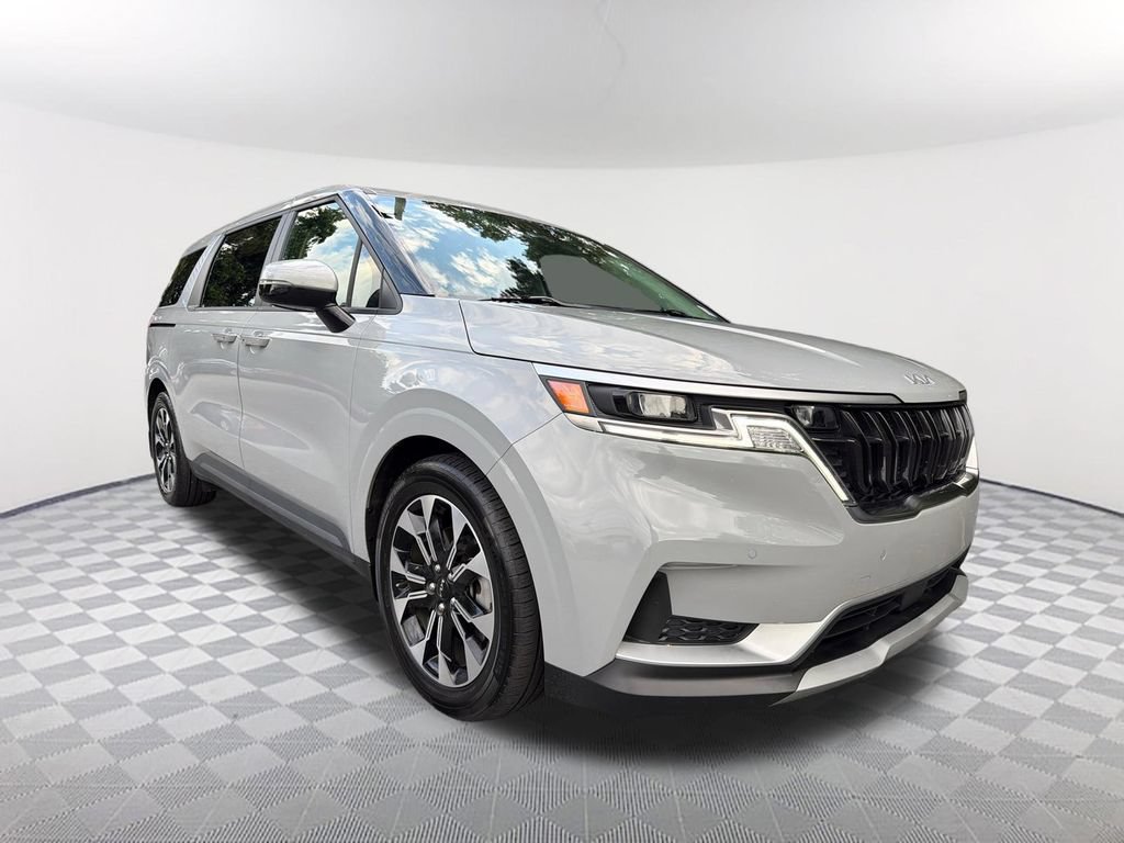 Used 2024 Kia Carnival EX FWD image 3