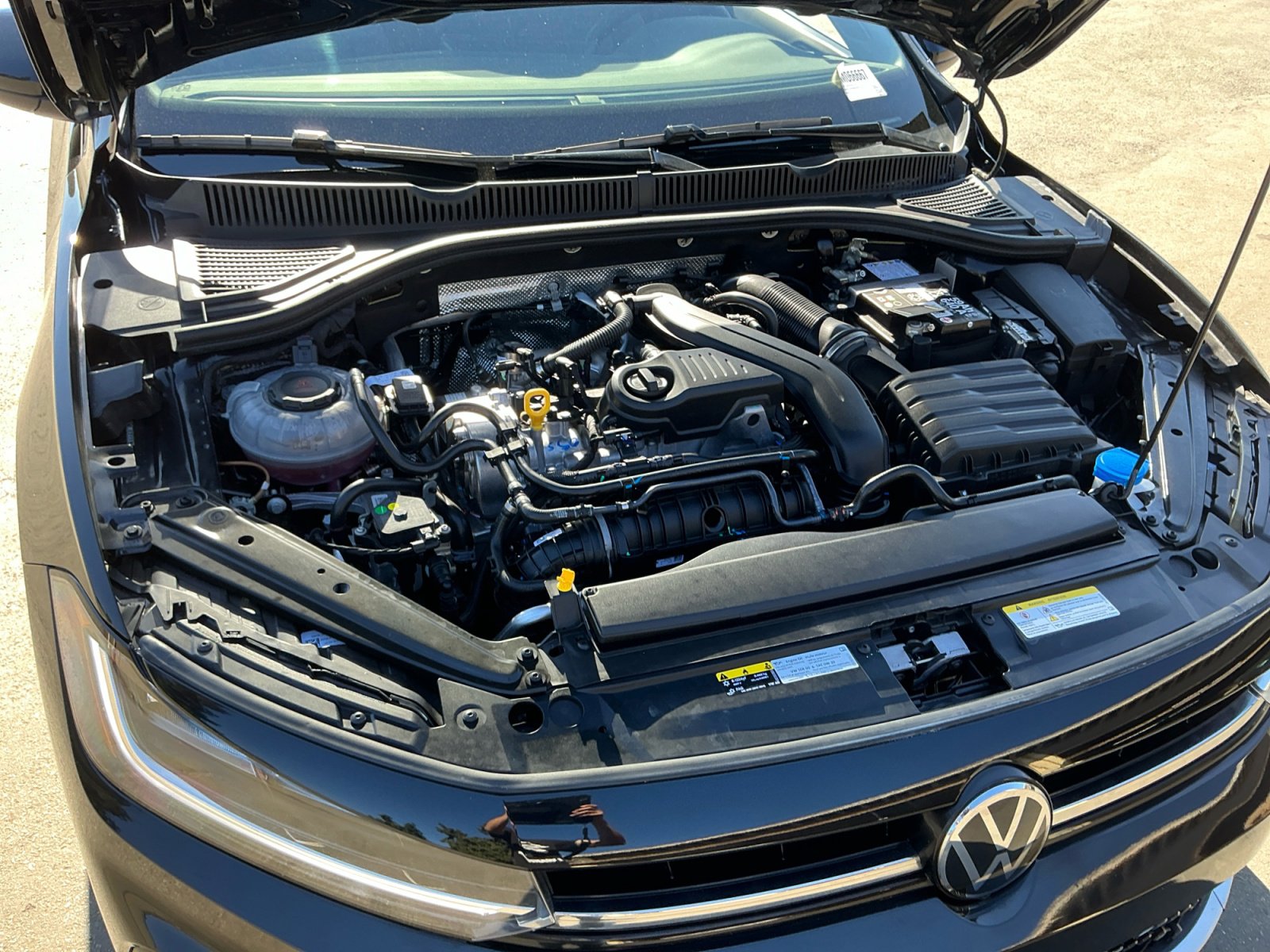 Used 2025 Volkswagen Jetta SE w/ Sunroof Package image 21