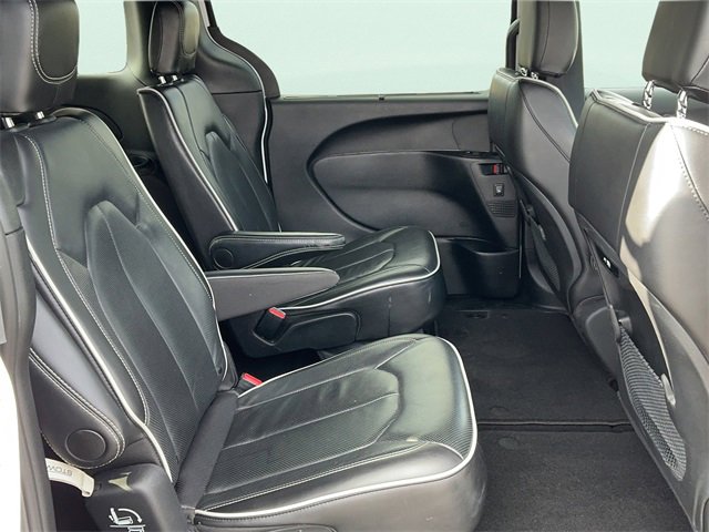 Used 2025 Chrysler Pacifica Limited image 20