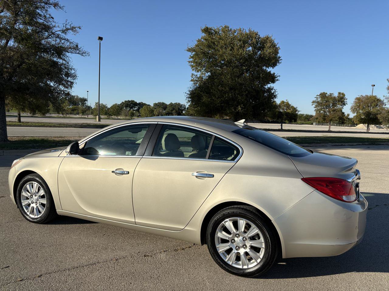 Used 2013 Buick Regal Premium FWD image 8