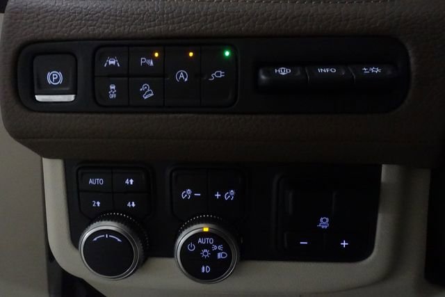 Used 2021 GMC Yukon Denali w/ Denali Premium Package AWD/4WD image 19