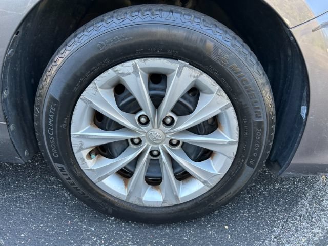 Used 2016 Toyota Camry LE FWD image 33