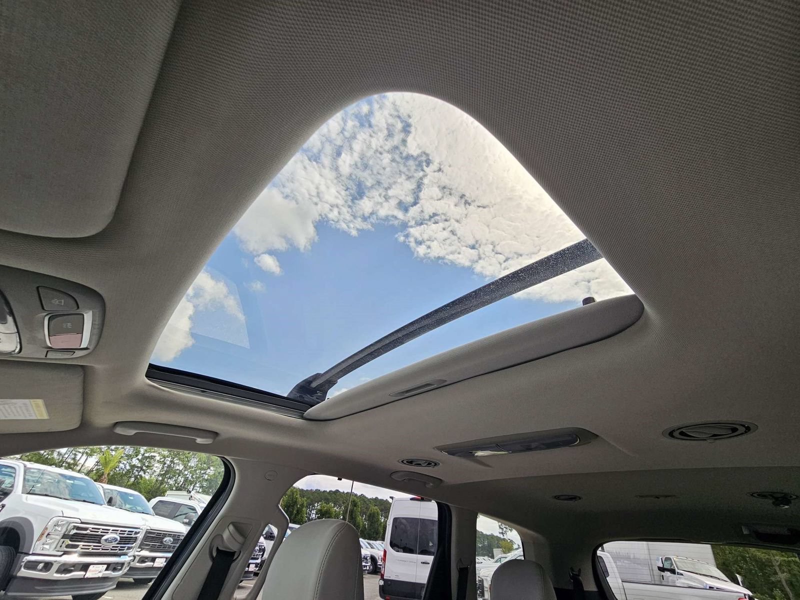Used 2024 Kia Telluride EX w/ EX Captain's Chair Package FWD image 23
