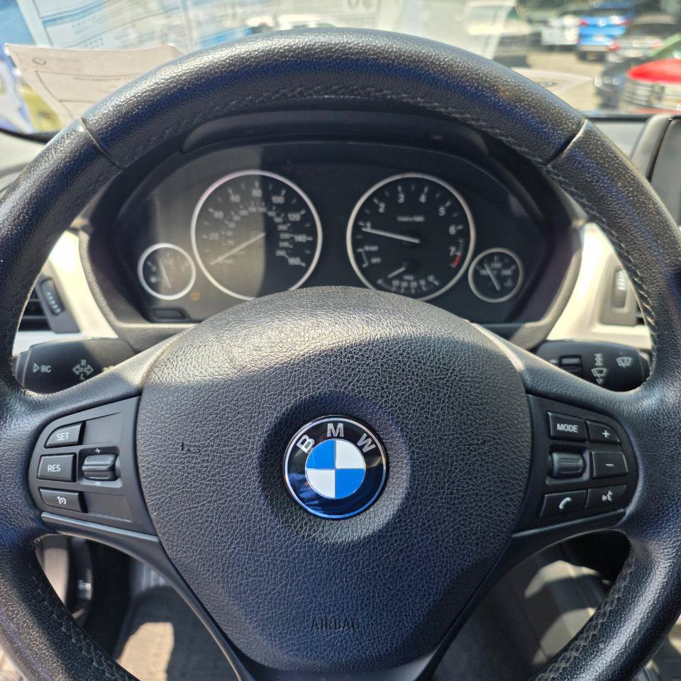 Used 2014 BMW 320i xDrive Sedan AWD/4WD image 19