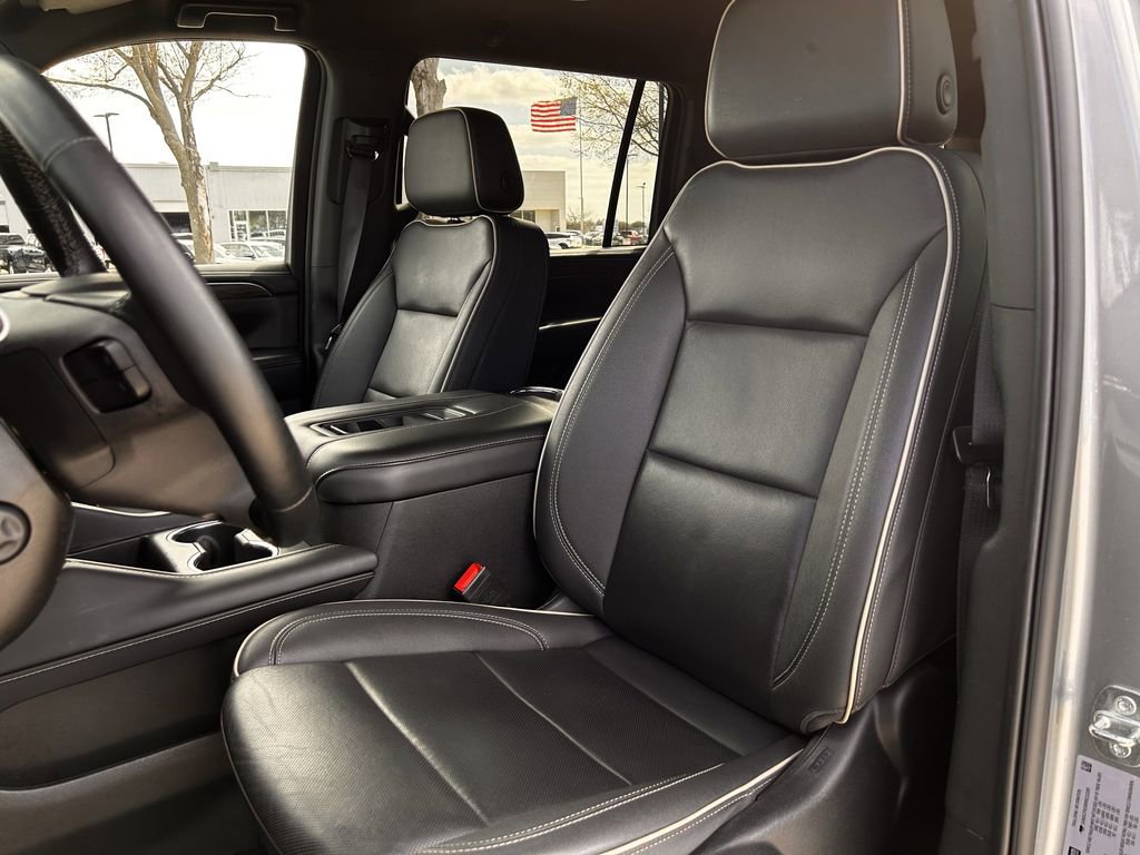 Used 2024 Chevrolet Suburban Premier image 26
