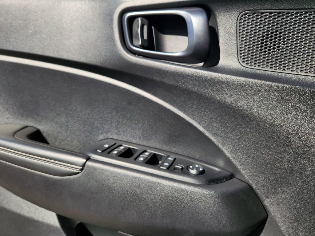 Used 2024 Hyundai Venue Limited image 23