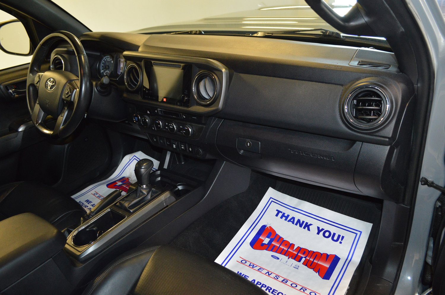 Used 2019 Toyota Tacoma TRD Sport image 10