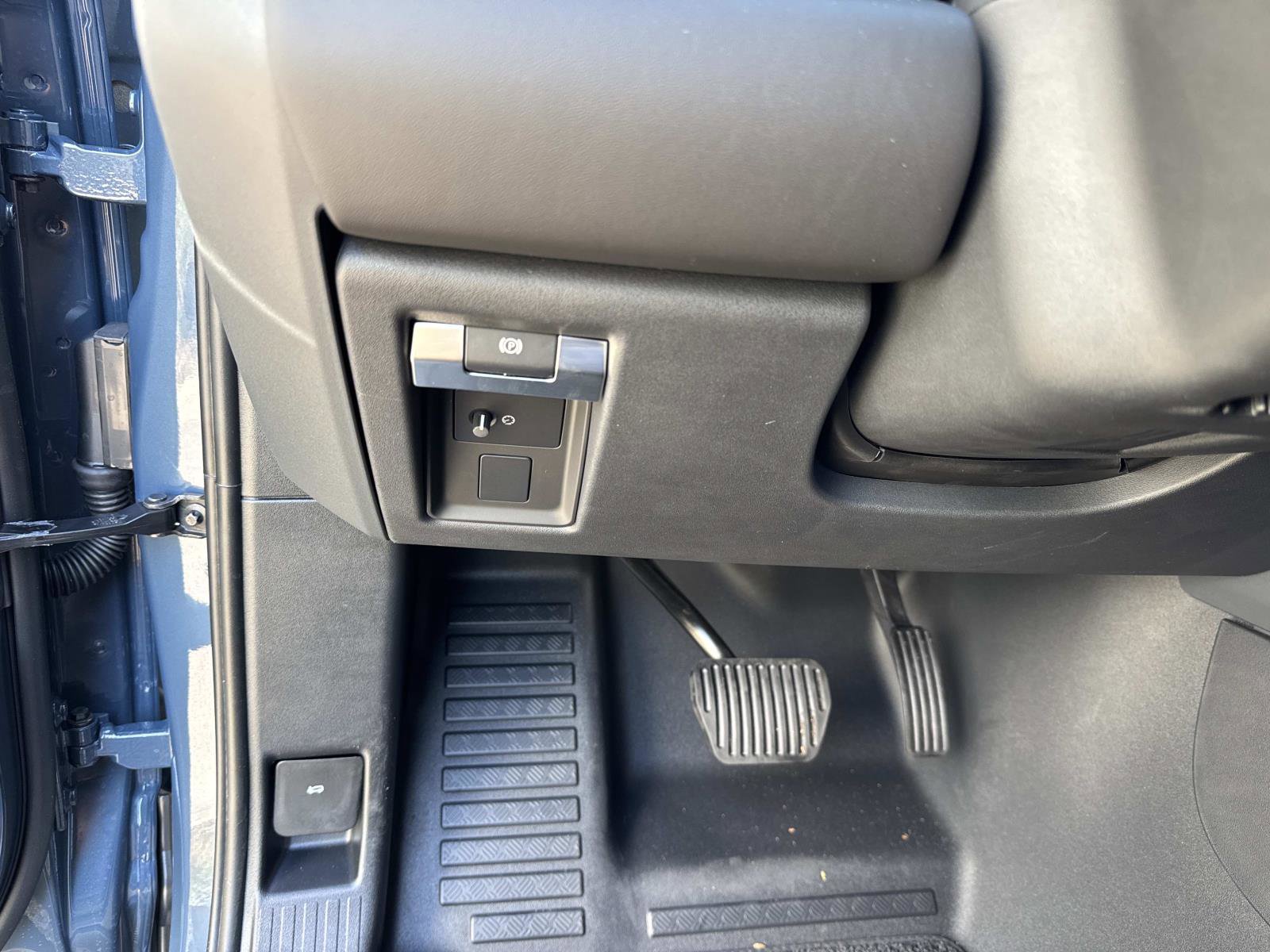 New 2026 Land Rover Defender 110 S image 32