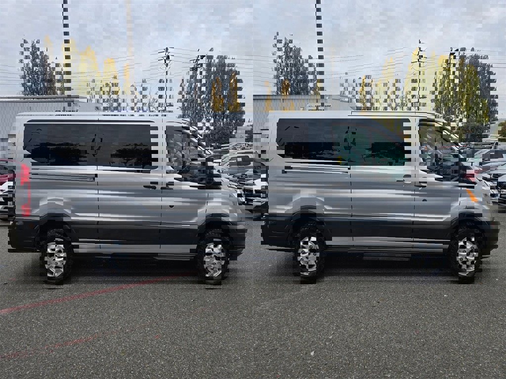 Used 2017 Ford Transit 350 XLT image 4