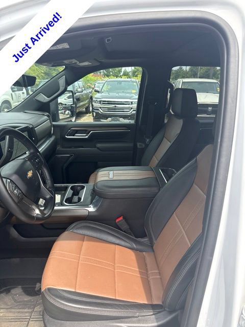 Used 2025 Chevrolet Silverado 3500 High Country w/ High Country Premium Package AWD/4WD image 16