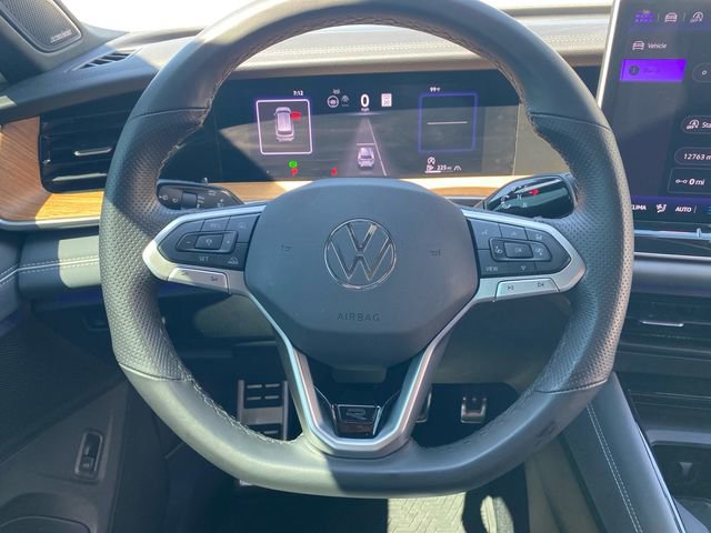 Used 2025 Volkswagen Tiguan SEL R-Line AWD/4WD image 11