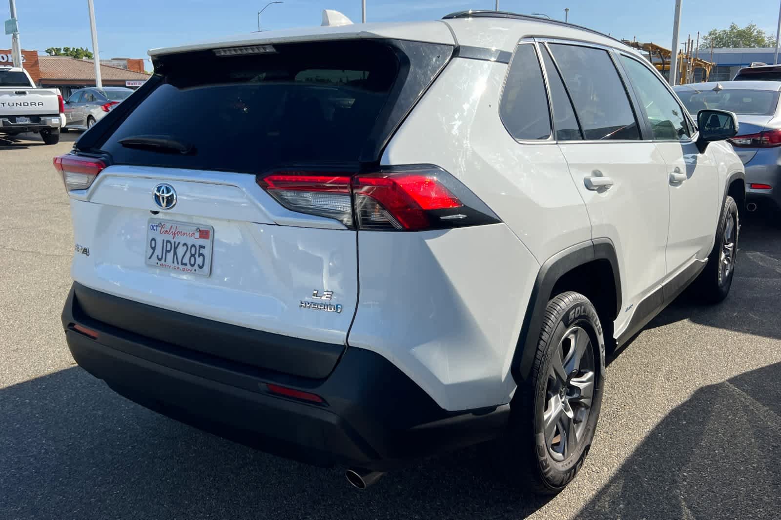 Used 2023 Toyota RAV4 LE AWD/4WD image 4