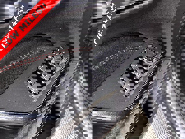 Used 2025 Chevrolet Trax RS w/ Sunroof Package image 24