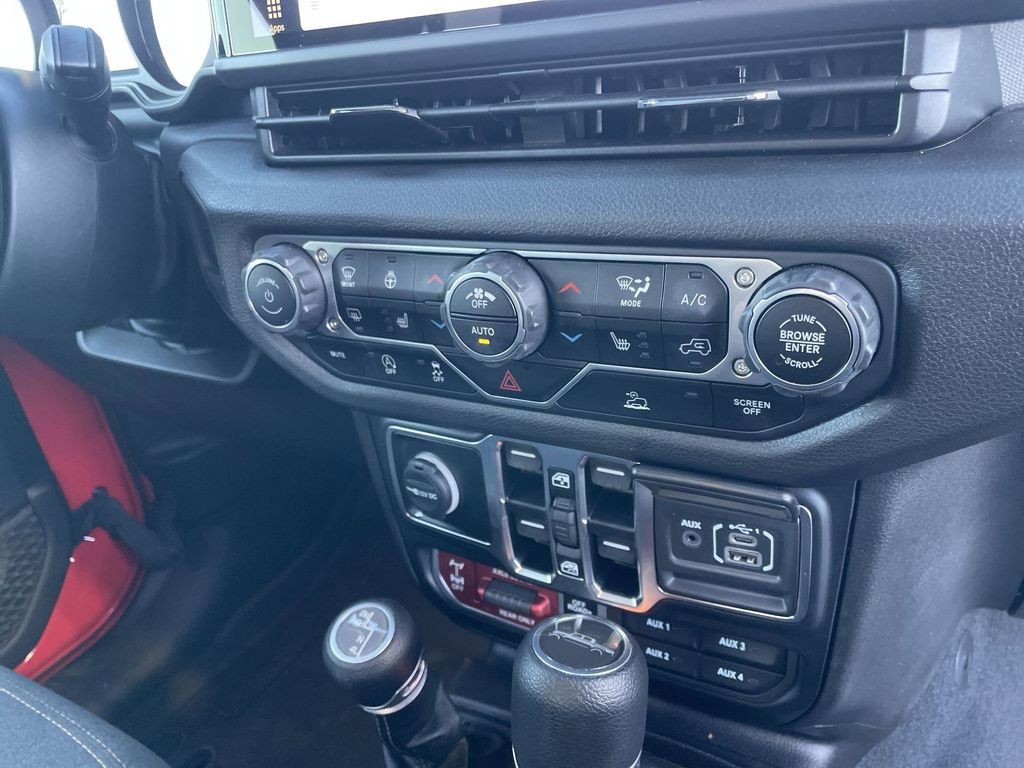 Used 2024 Jeep Gladiator Willys image 28