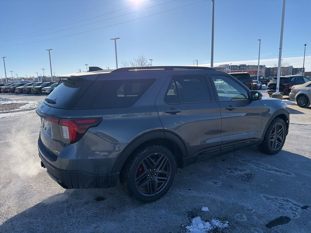 New 2026 Ford Explorer ST-Line w/ ST-Line Street Pack image 4