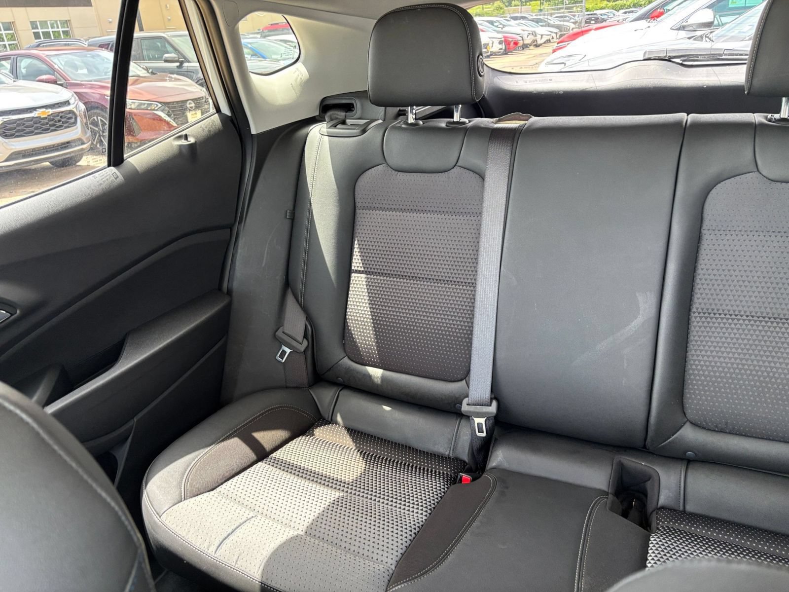 Used 2025 Chevrolet Trax LT FWD image 33