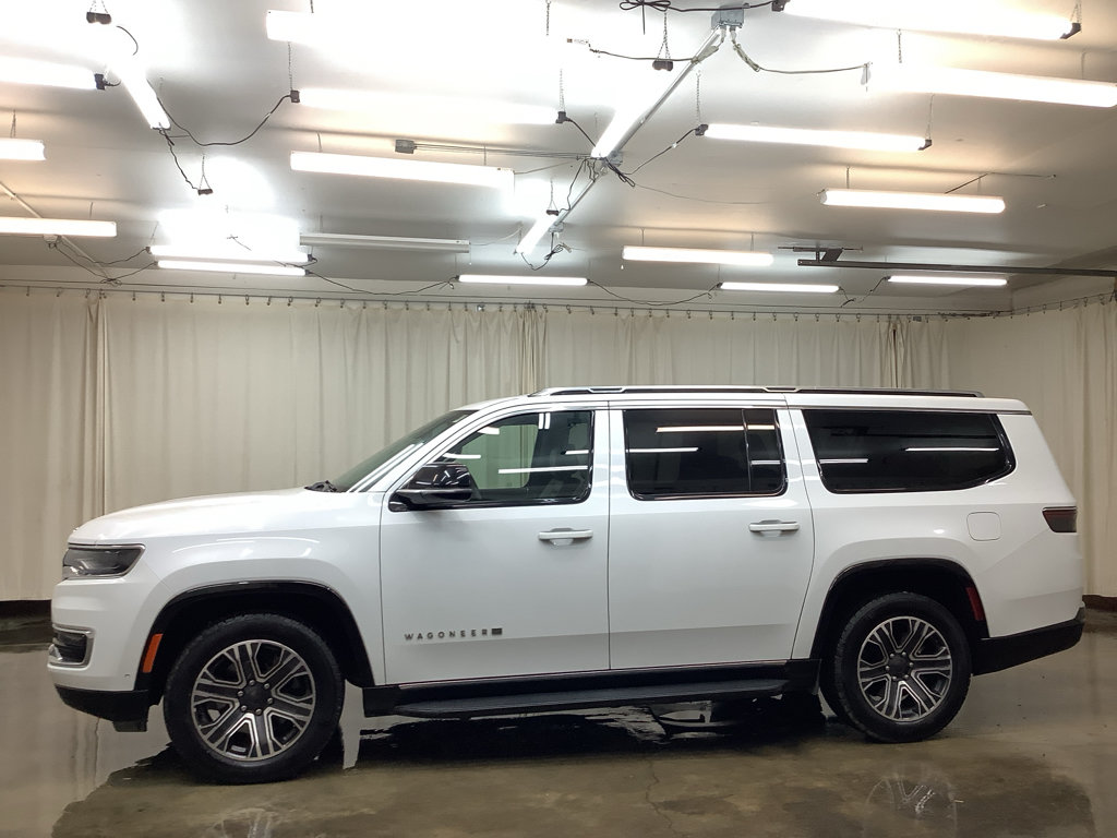 Used 2023 Jeep Wagoneer L Series II AWD/4WD image 9