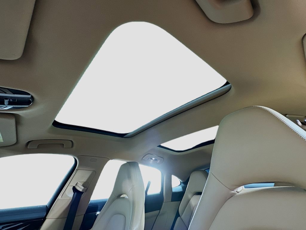 Used 2018 Porsche Panamera 4 image 14