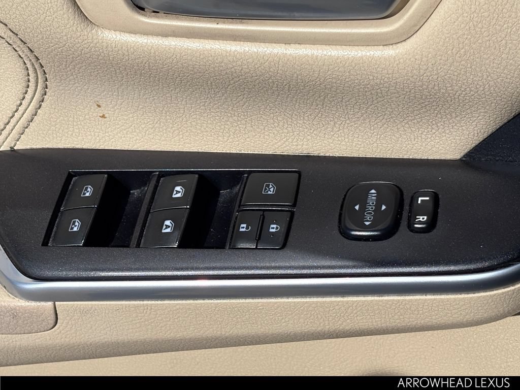 Used 2015 Toyota Camry XLE w/ Moonroof Package FWD image 19