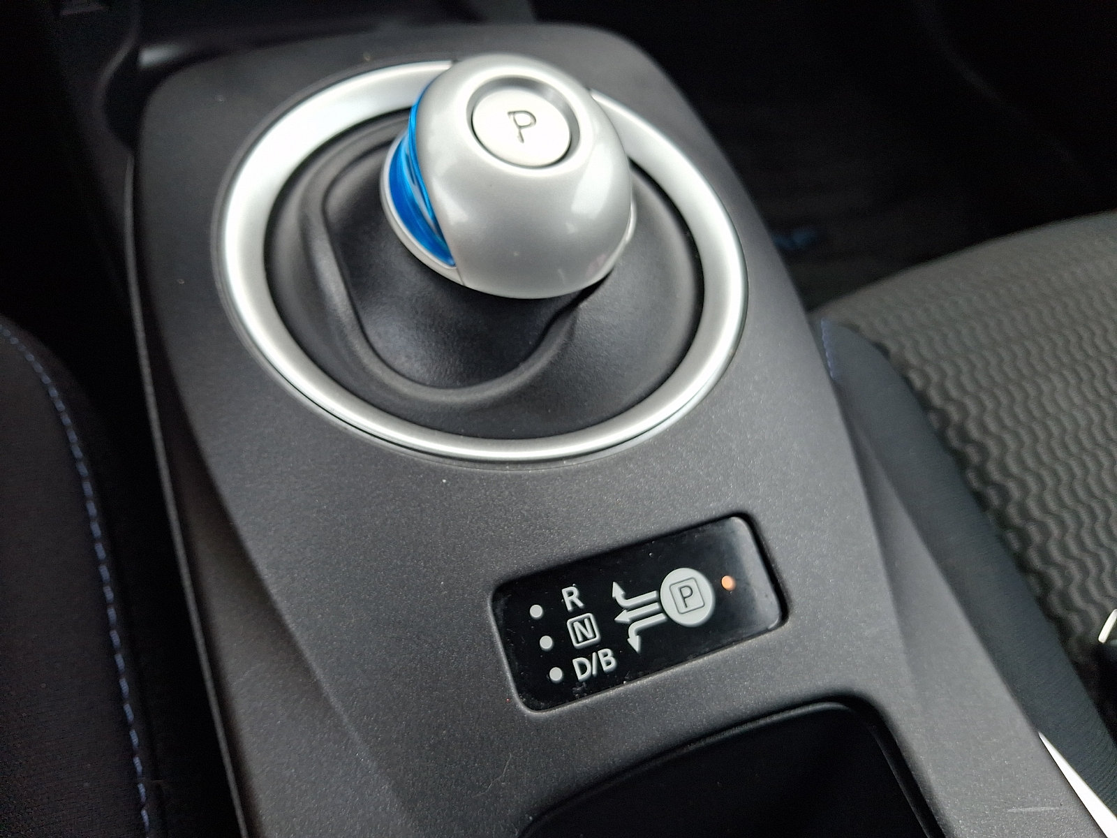 Used 2015 Nissan Leaf S FWD image 14