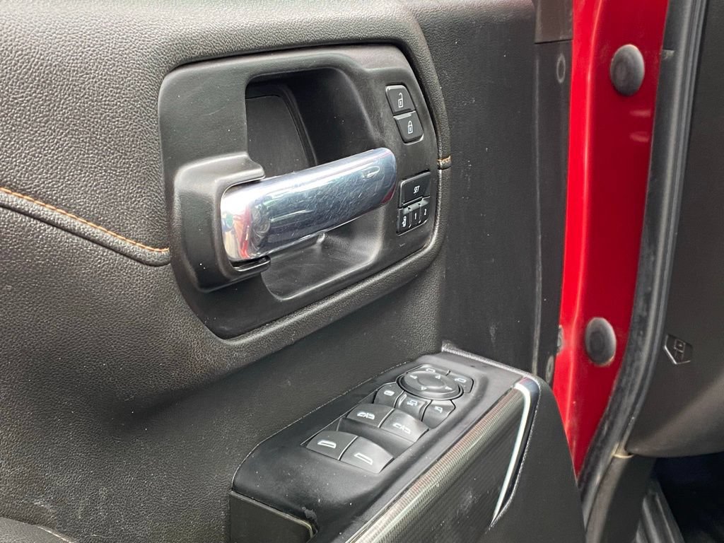 Used 2022 GMC Sierra 3500 AT4 AWD/4WD image 11