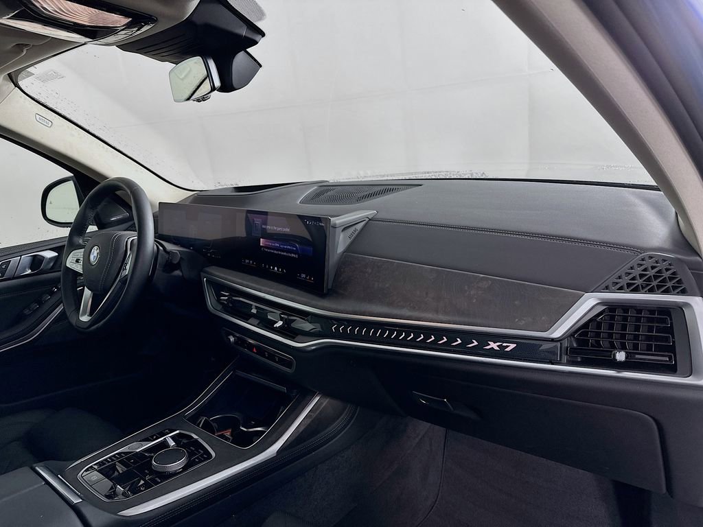 Used 2025 BMW X7 xDrive40i image 38