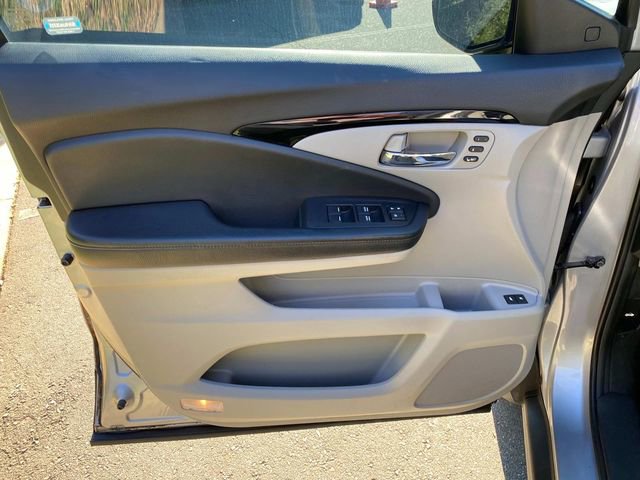Used 2019 Honda Pilot Touring image 12