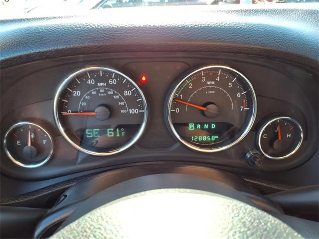 Used 2014 Jeep Wrangler Unlimited Rubicon w/ Connectivity Group image 25