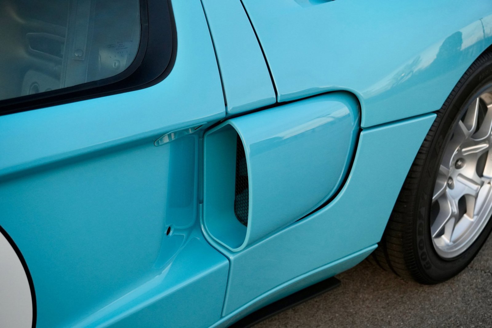 Used 2006 Ford GT image 40