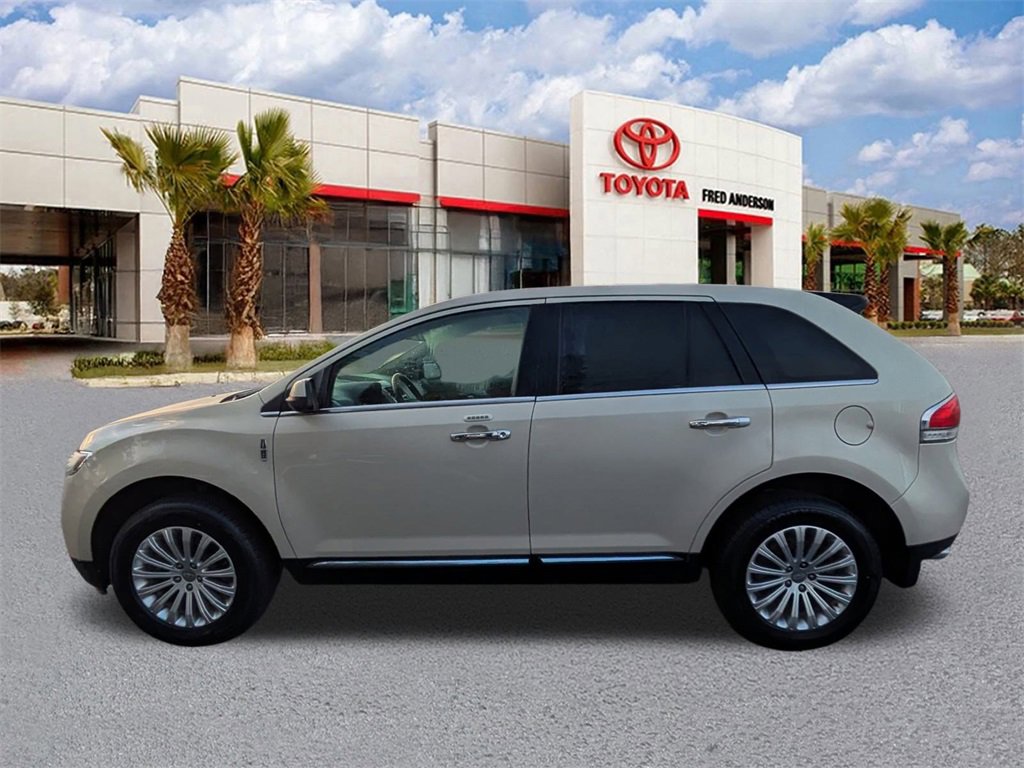 Used 2015 Lincoln MKX FWD w/ Walnut Swirl Wood Package image 7