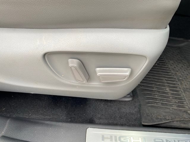 Certified 2022 Toyota Highlander Limited AWD/4WD image 21