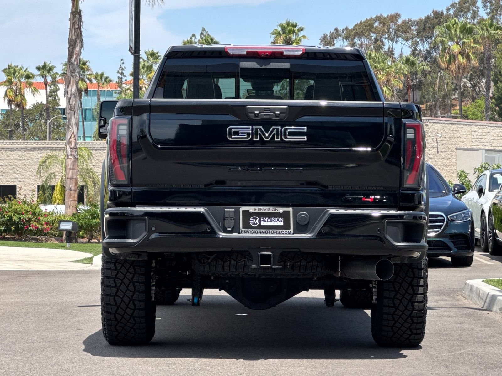 Used 2026 GMC Sierra 2500 AT4X w/ LPO, Black Badging Package AWD/4WD image 4