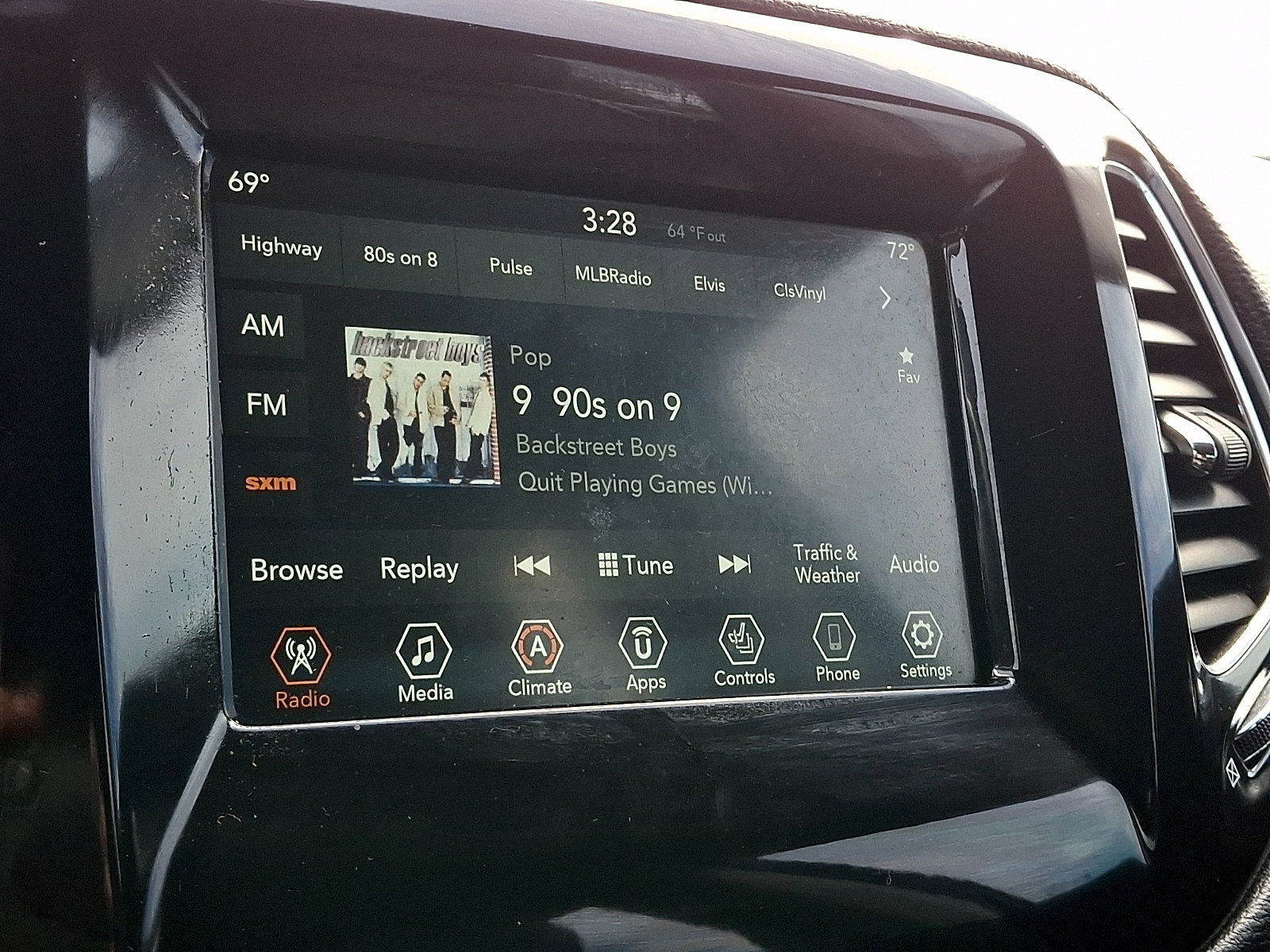 Used 2019 Jeep Compass Latitude FWD image 19