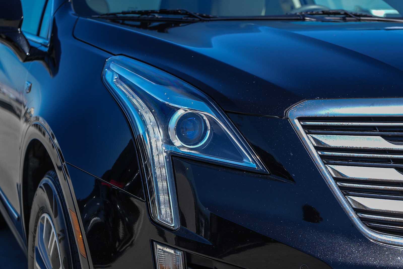 Used 2018 Cadillac XT5 Luxury w/ Driver Awareness Package AWD/4WD image 4