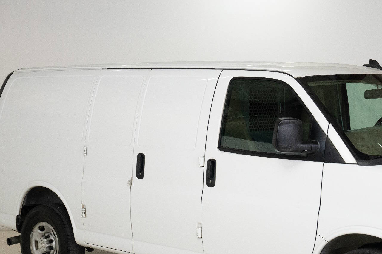 Used 2017 Chevrolet Express 2500 image 11