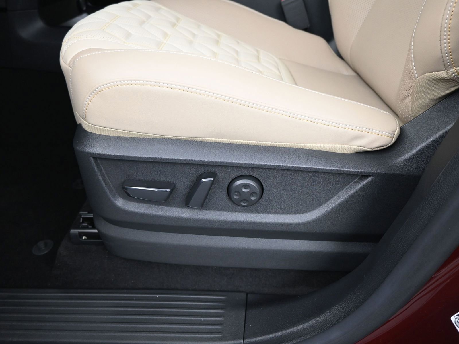 New 2025 Nissan Armada Platinum AWD/4WD image 10
