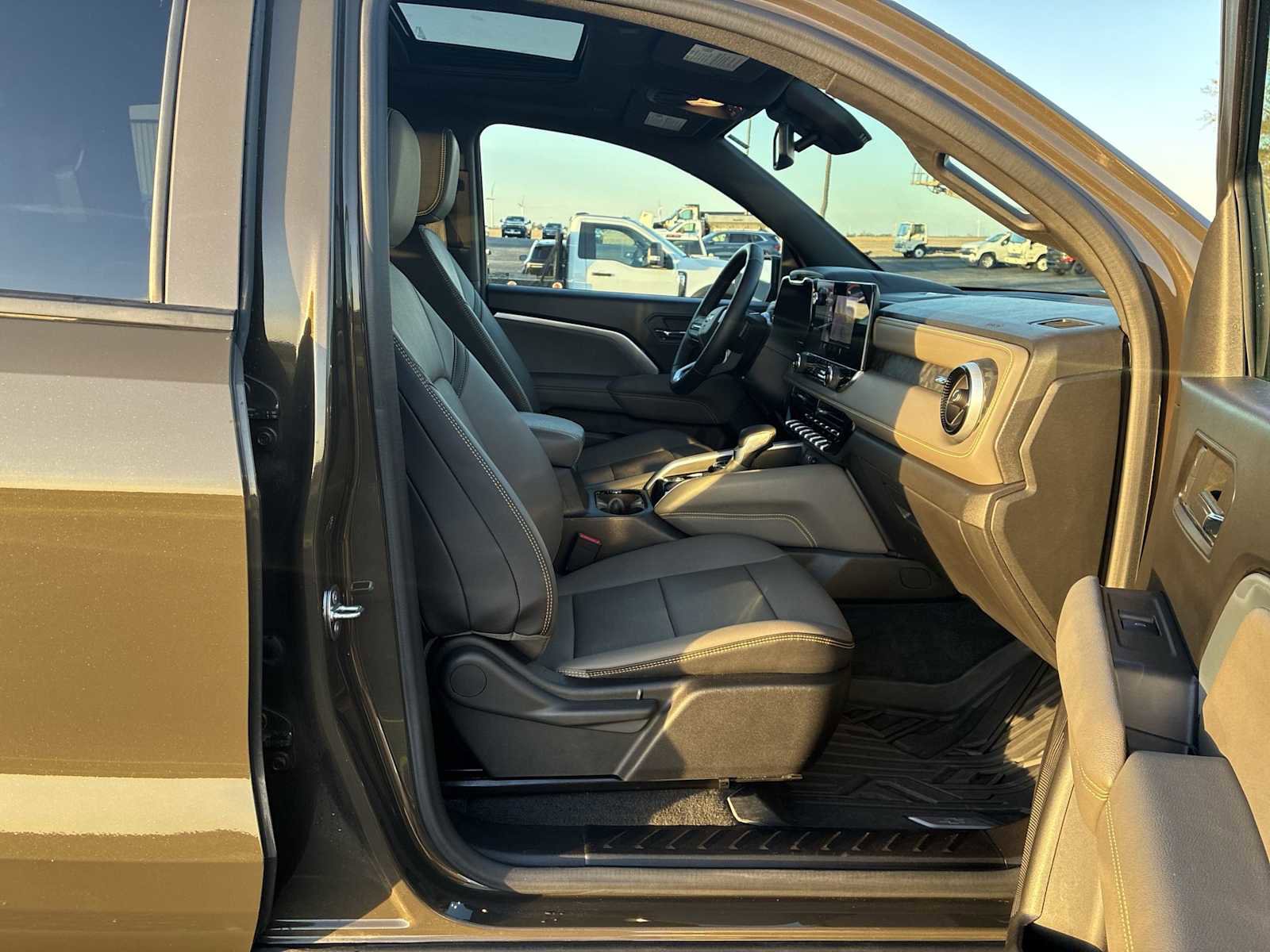 Used 2023 Chevrolet Colorado ZR2 w/ ZR2 Convenience Package III image 26