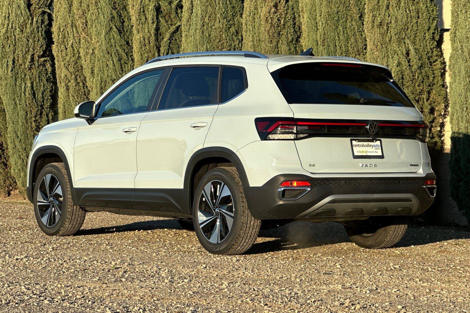 New 2026 Volkswagen Taos SE AWD/4WD image 5